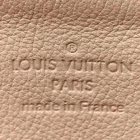 Louis Vuitton Selene Pouch Mahina Beige - Picture 6 of 8